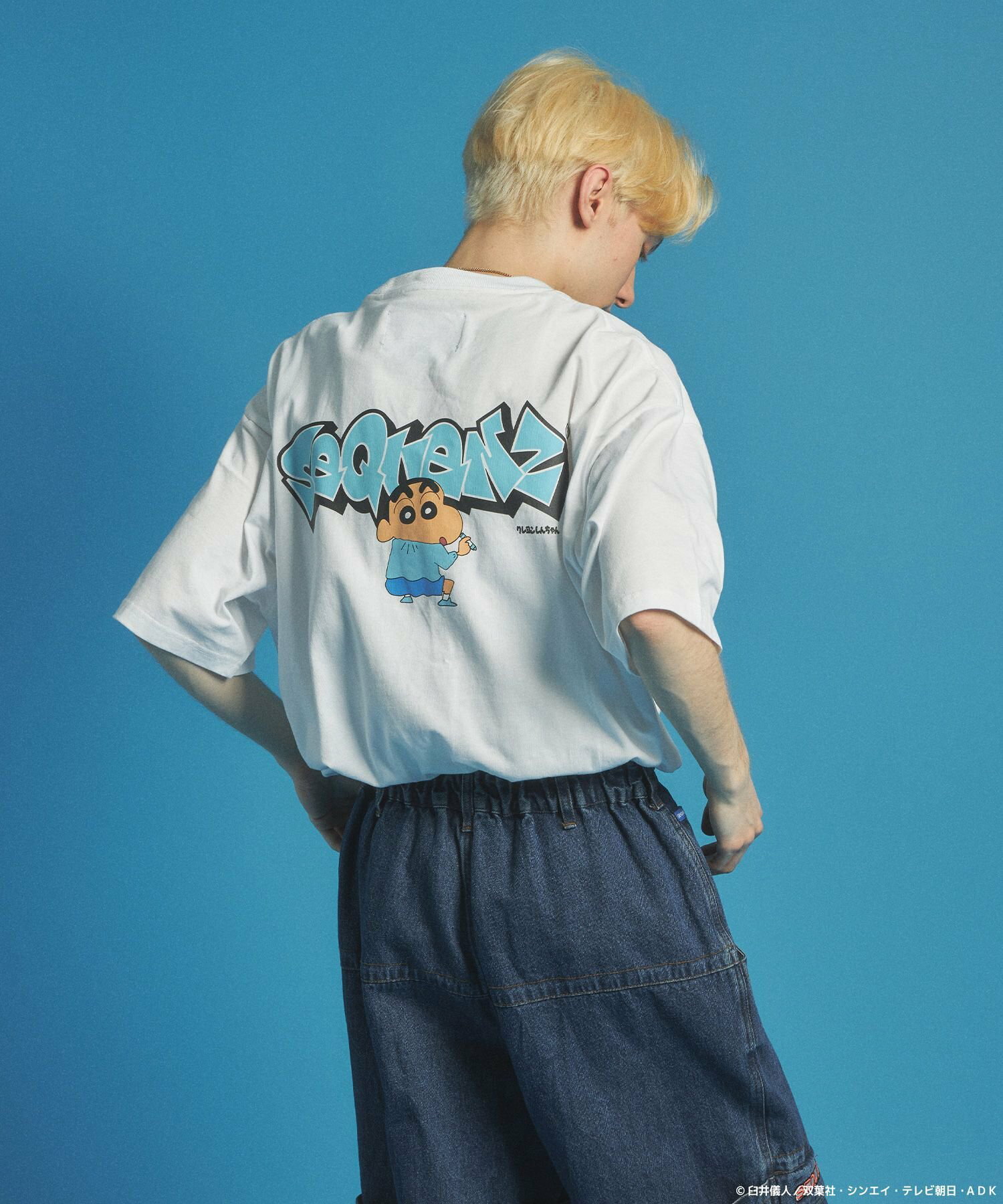 【SEQUENZ】CS*SQNZ GRAFFITI S/S TEE / クレヨンしんちゃん 半袖Tシャツ クルーネック ワンポイント バックプリント 刺繍
